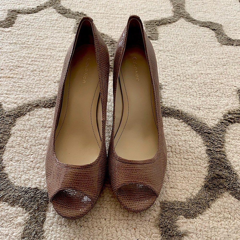 Size 8 Women’s Calvin Klein Heels